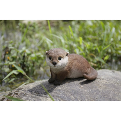 Otter Leaning Forward Statue