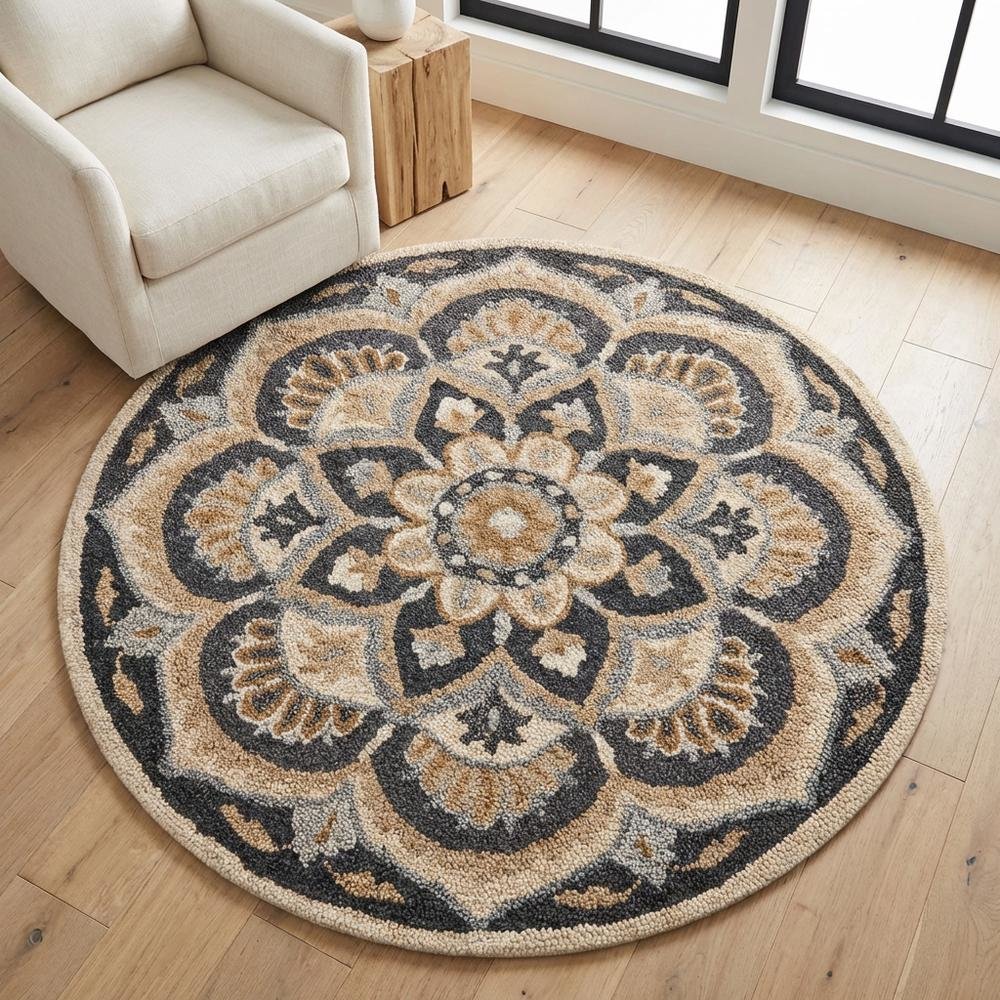 Round Indoor Area Rug In Black And Ivory With Classic Style, 6-Foot Diameter