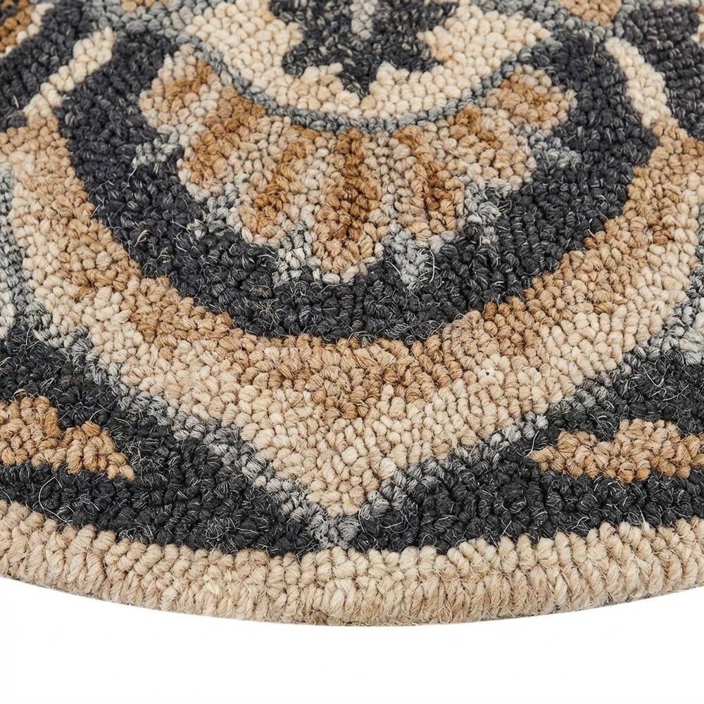 Round Indoor Area Rug In Black And Ivory With Classic Style, 6-Foot Diameter