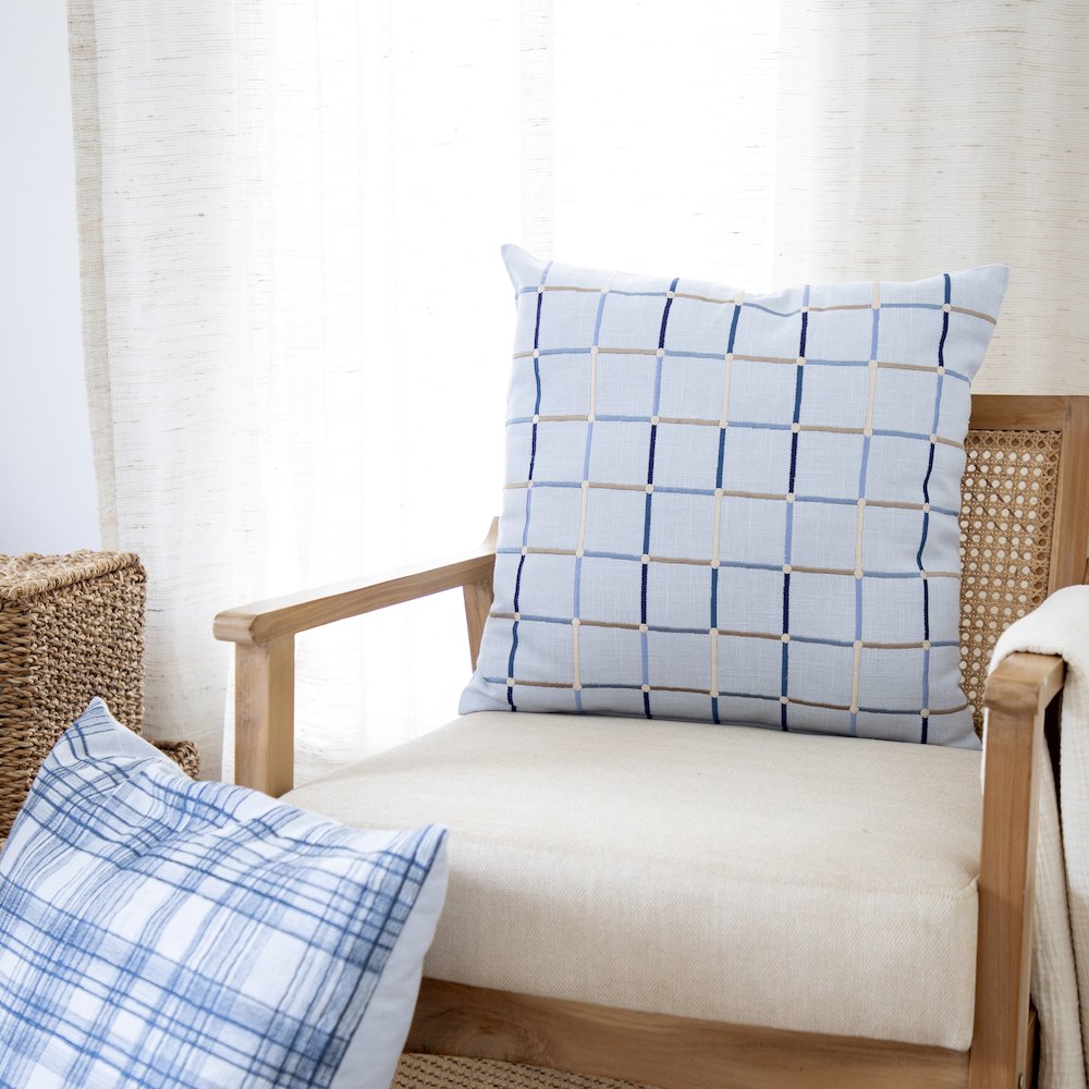 Light Blue/Multi Contemporary Checkered Hand-Woven Throw Pillow Cover