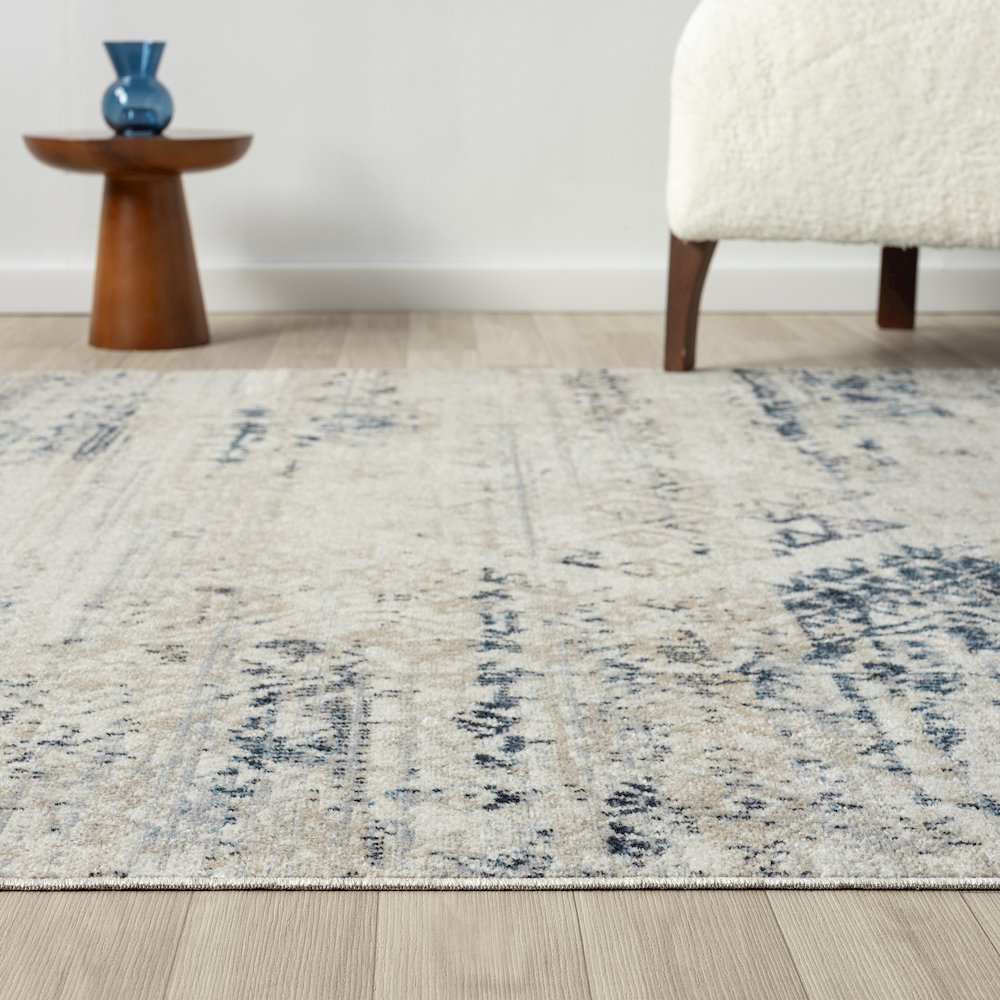 Lanham Durable Performance Area Rug Indoor in Ivory/Blue, 7'9" x 9'9"