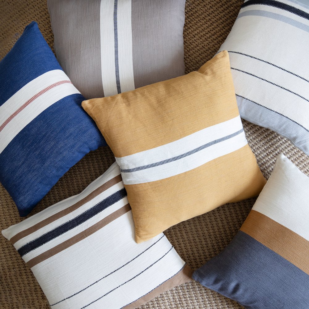 Wilmington Cotton Poly Filled Pillow in Ivory/Gray, 20" x 20"