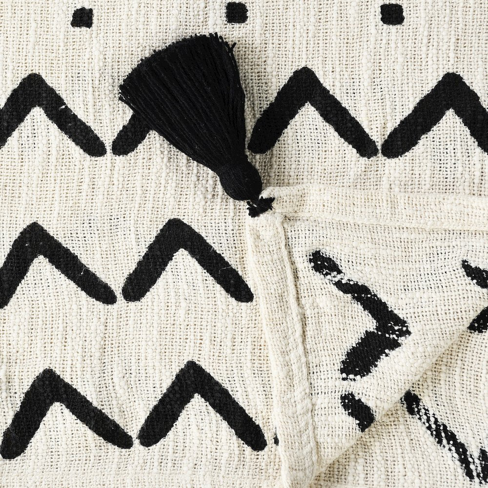 Avant-Garde Black/White Chevron/Dot Hand-Woven All-Natural Cotton Throw Blanket