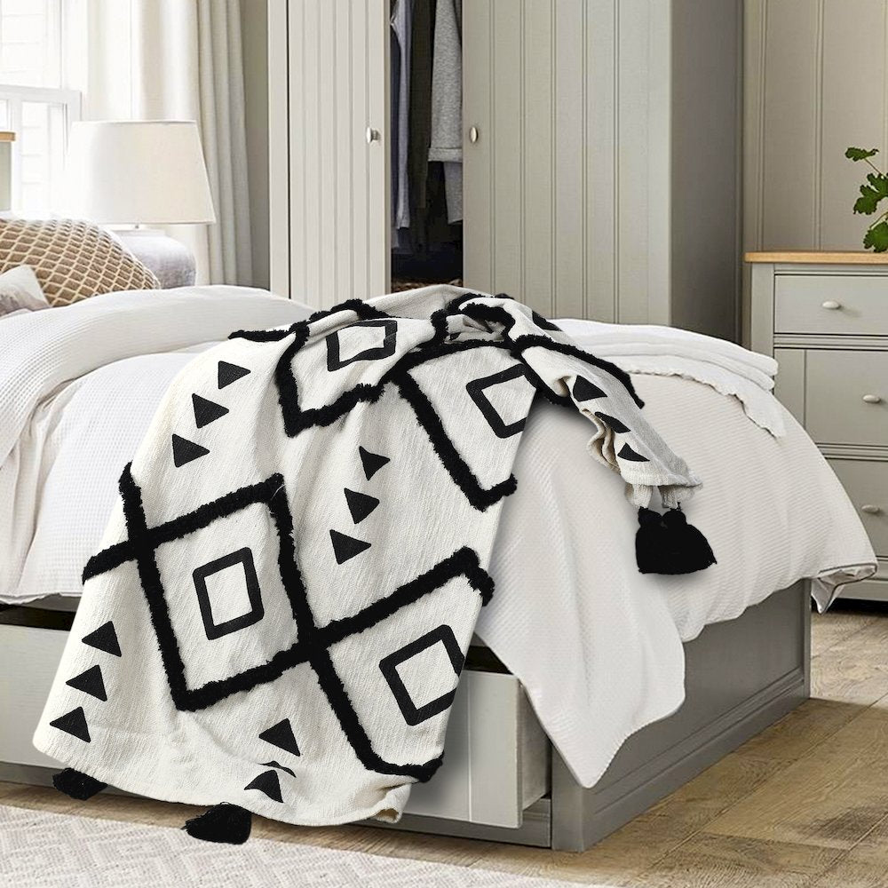 Avant-Garde Black/White Diamond Hand-Woven All-Natural Cotton Throw Blanket