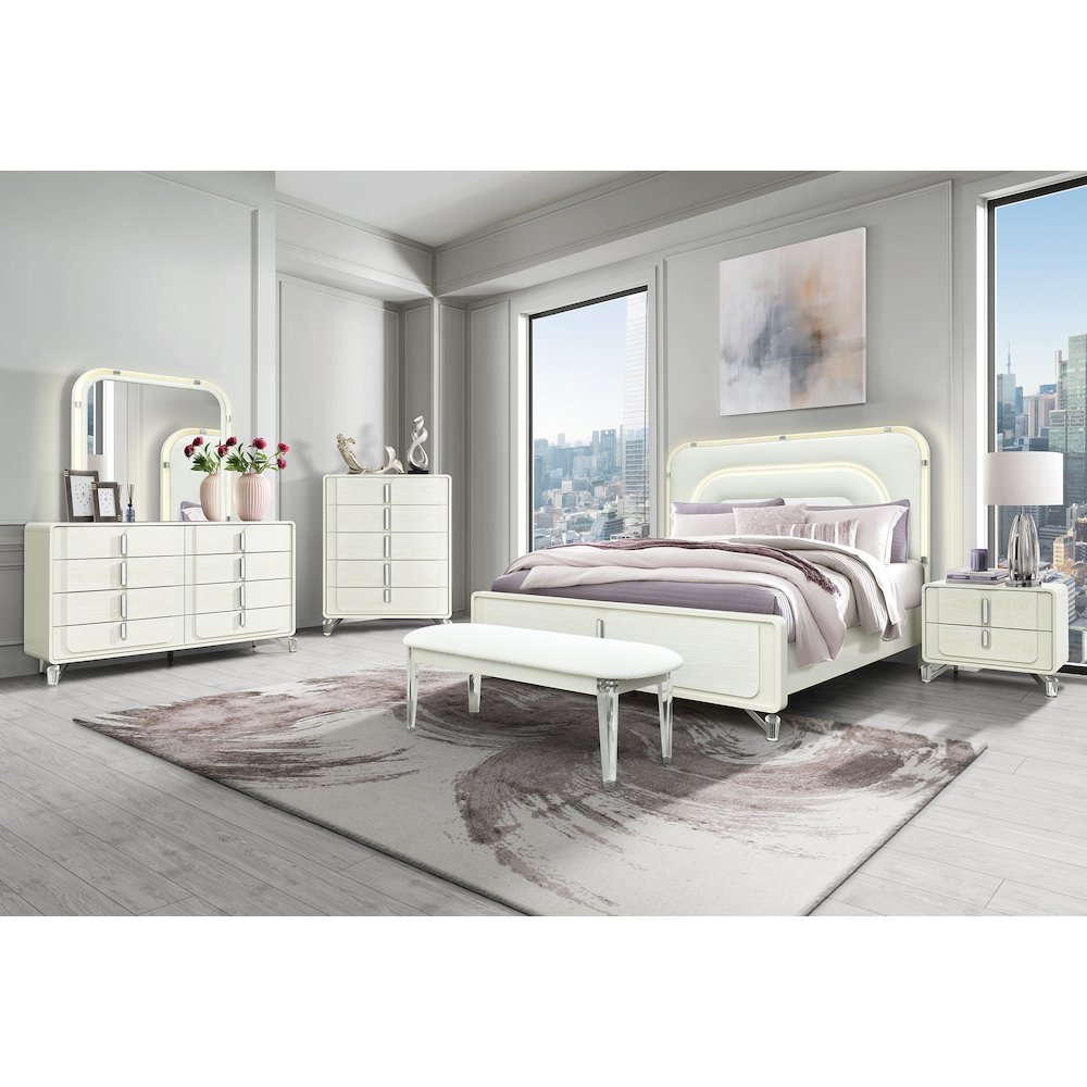 Lyra Beige Chest