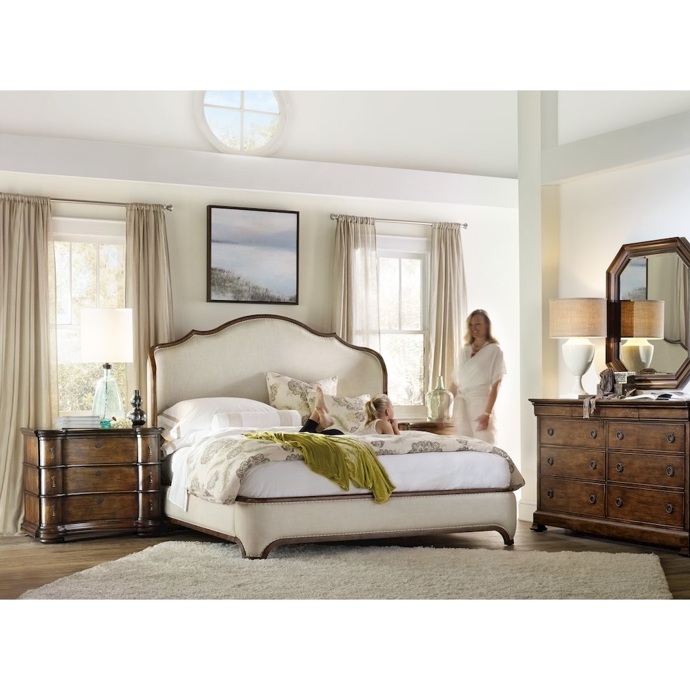 Hooker Furniture Archivist 3 Drawer Bachelor's Chest in Pecan Brown Wood