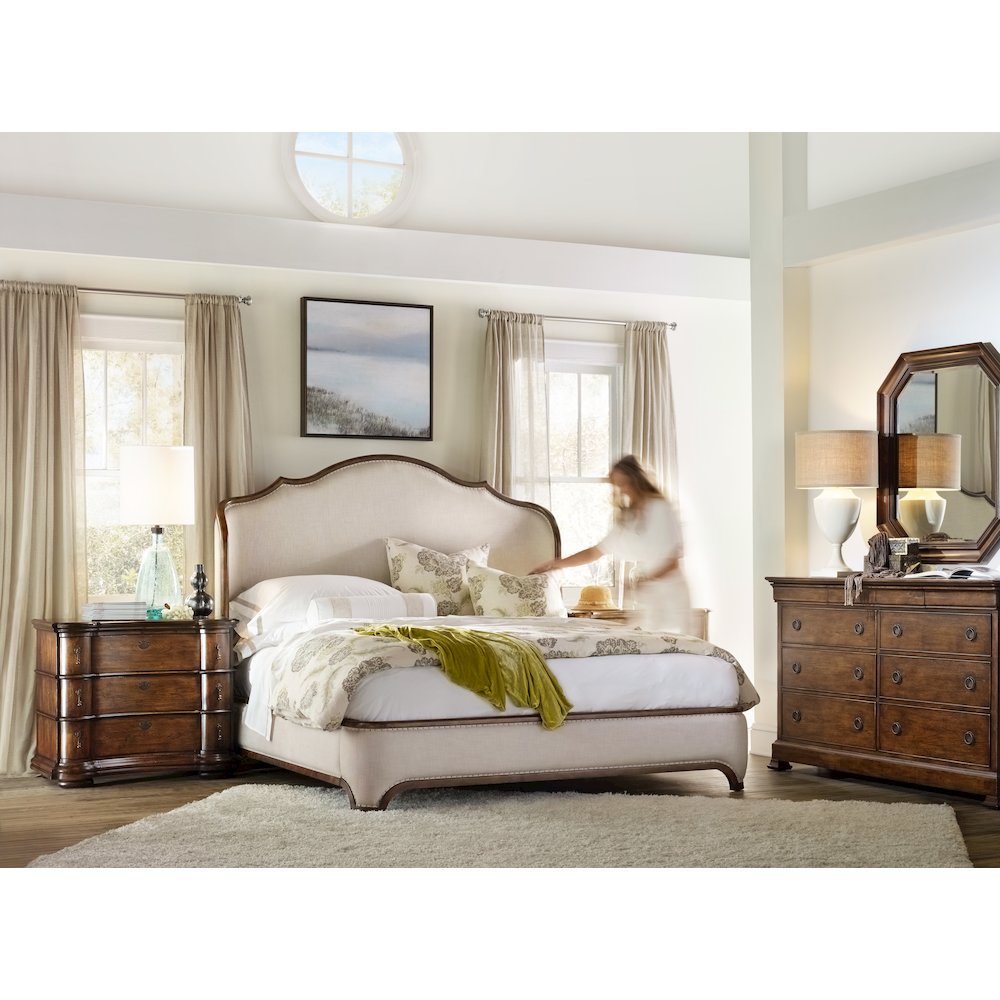 Hooker Furniture Archivist 3 Drawer Bachelor's Chest in Pecan Brown Wood