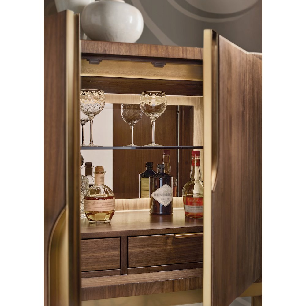 Eleana Bar on Stand