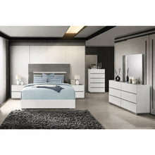 Cecilia White and Gray Fluted 5-piece Bedroom Set, King